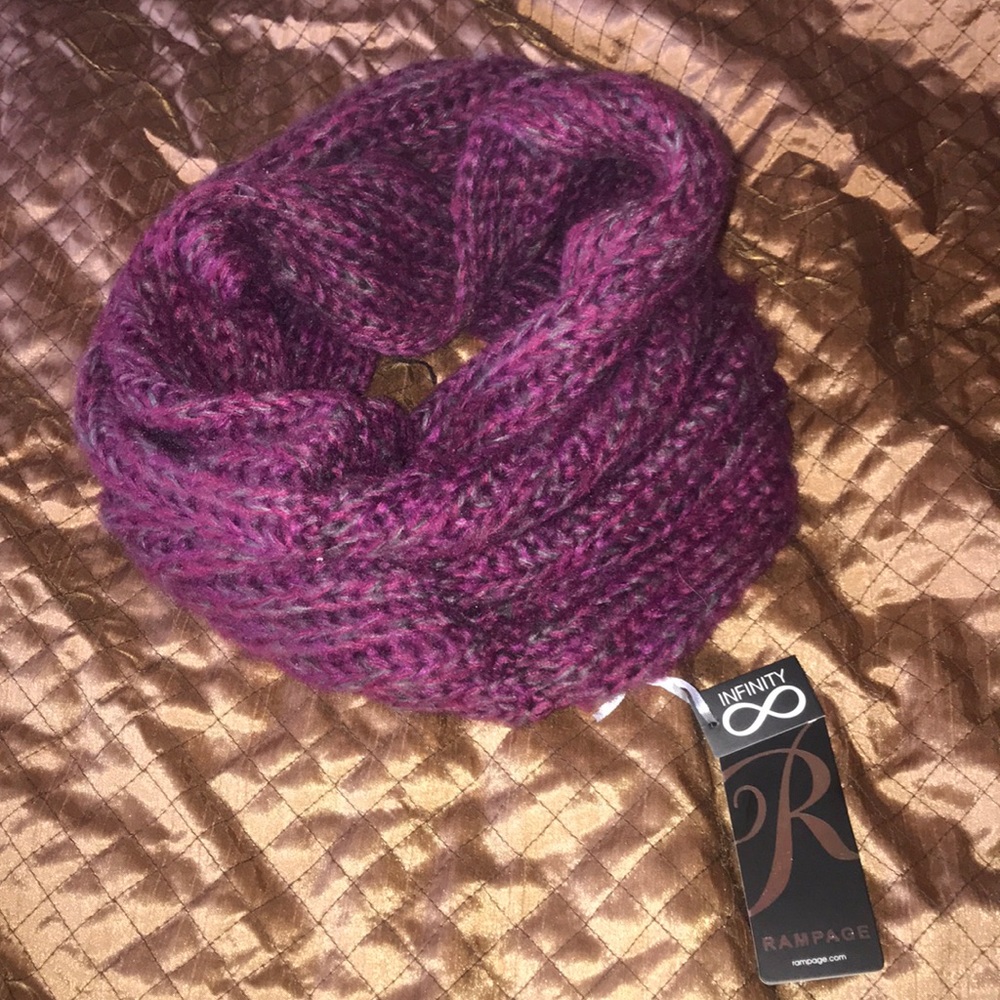Gorgeous NWT purple/pink scarf